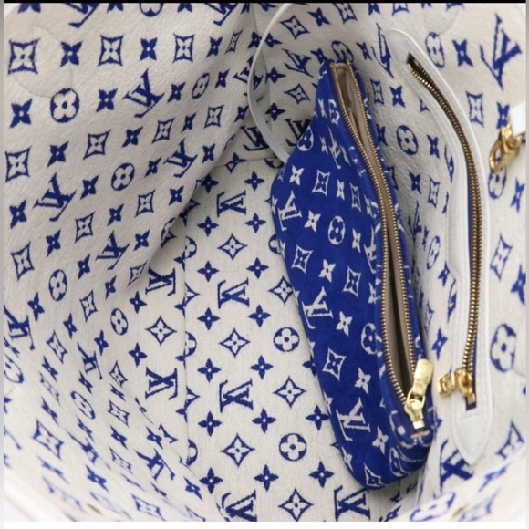$125 ENTRY for this LTD BLUE VELVET  2022 LV  NEVERFULL Customer Appreciation - Picture 4 of 17